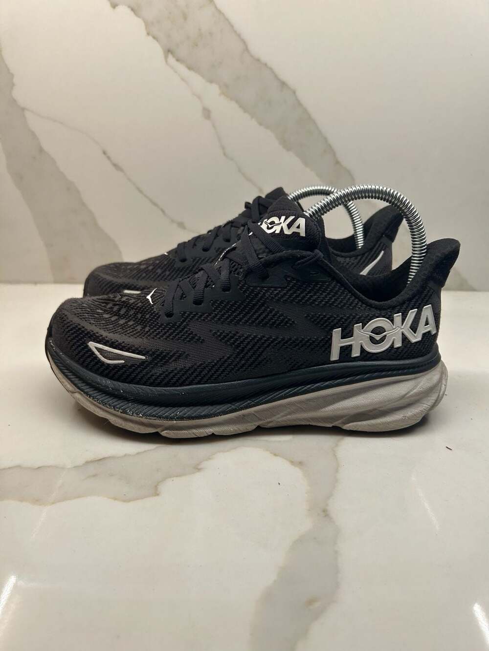HOKA Clifton 9 Running Shoes Black White (Size: 8)